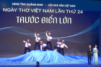 TRƯỚC BIỂN LỚN